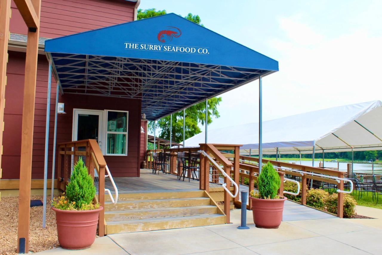 Surry Seafood Company酒店 外观 照片